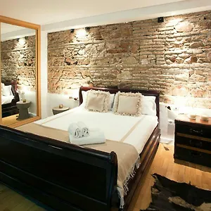 https://quiet-exclusive-apartment-historic-center.hotelsinnerja.org